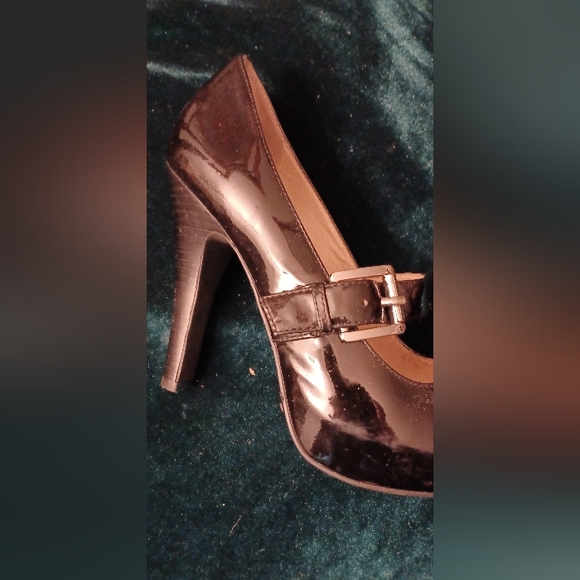 Michael Kors Patent Leather "Chandler" High Heel Pump - Picture 4 of 6
